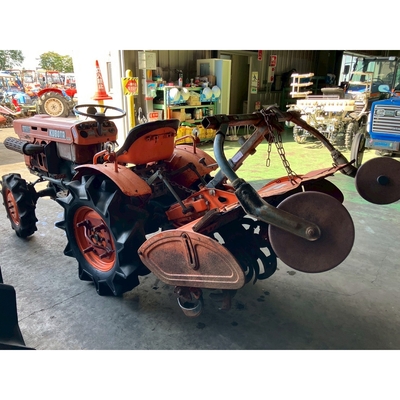 KUBOTA トラクター B7001