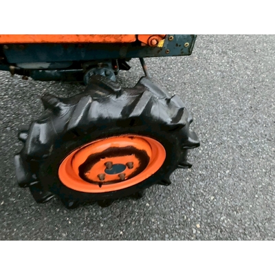 KUBOTA トラクター B7001D