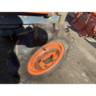 KUBOTA トラクター B7001D