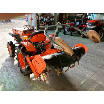 KUBOTA トラクター B7001D