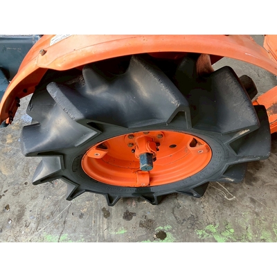 KUBOTA トラクター B7001D