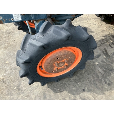KUBOTA トラクター B7001D