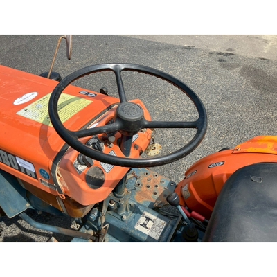 KUBOTA トラクター B7001