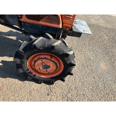 KUBOTA トラクター B7001D