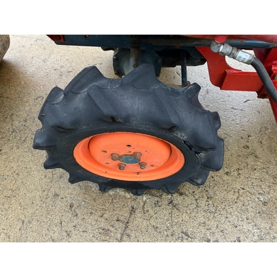 KUBOTA トラクター B7000D