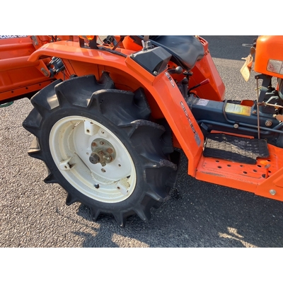 KUBOTA トラクター B1502 