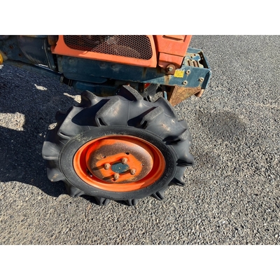 KUBOTA トラクター B7001
