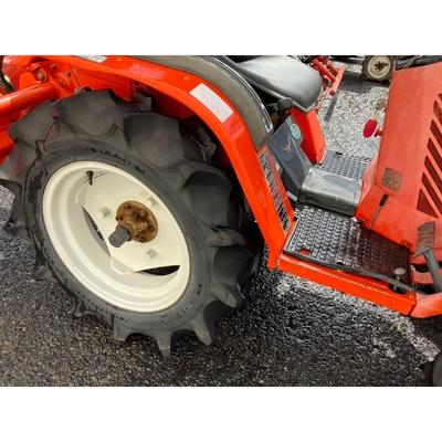 KUBOTA トラクター B52