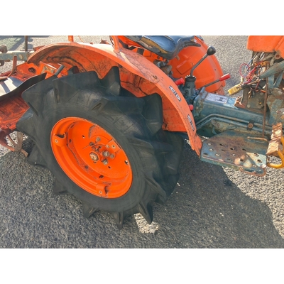 KUBOTA トラクター B7001