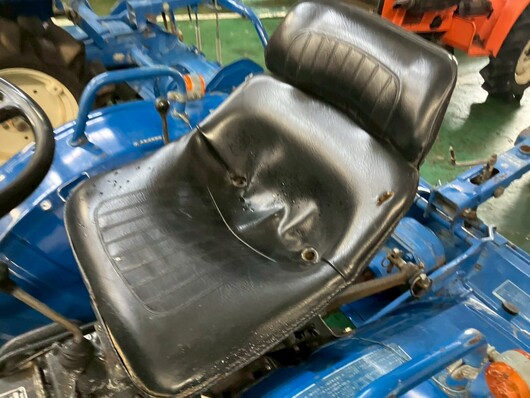 ISEKI トラクター TX1000