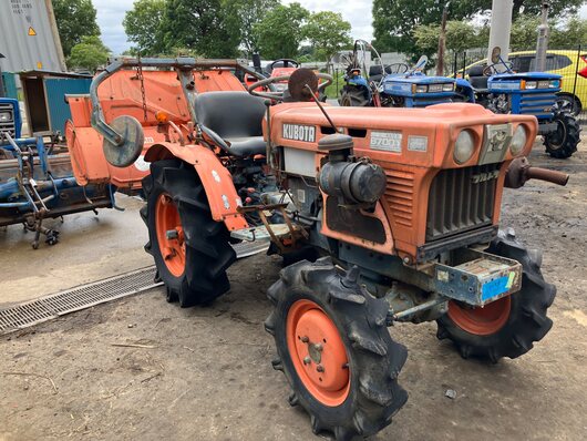 KUBOTA トラクター B7001D