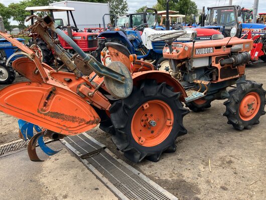 KUBOTA トラクター B7001D