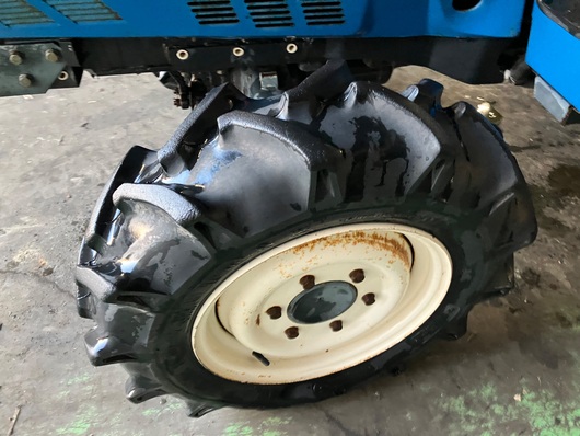 ISEKI トラクター TU220F