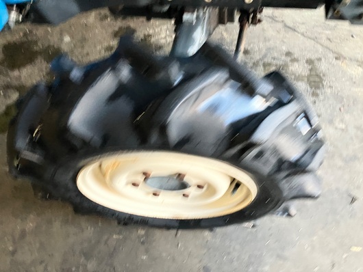 ISEKI トラクター TU220F