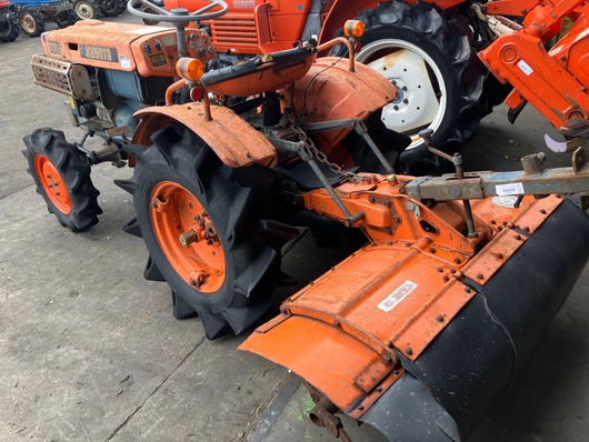 KUBOTA トラクター B7000D