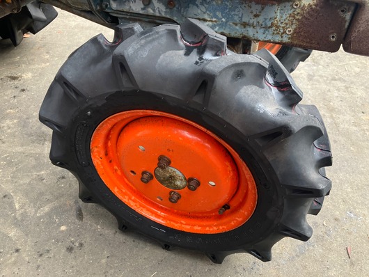 KUBOTA トラクター B7000D