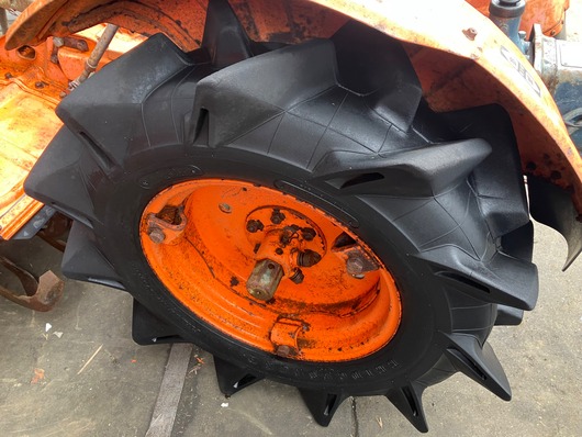 KUBOTA トラクター B7000D